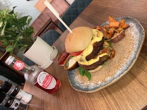 Ultimate Double Burger (vegan) at Happy Food and Health  in Rotterdam