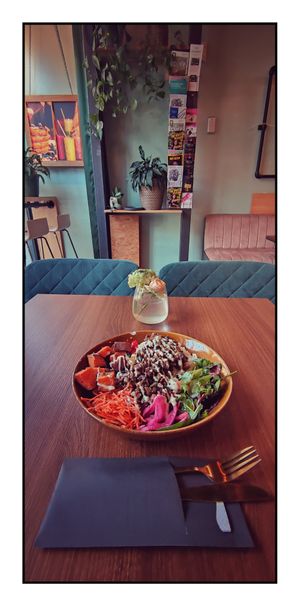 delicious veggy lunch plate at Happy Food and Health  in Rotterdam