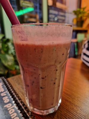 Very berry smoothie with extra proteine at Happy Food and Health  in Rotterdam