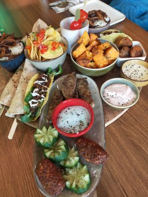 Platter for 2 😍 at Happy Food and Health  in Rotterdam