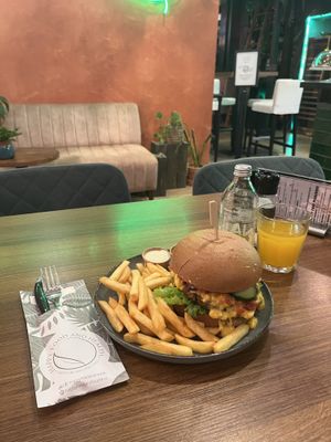The amazing burger is truly amazing 👮🏻‍♀️🥳🎉🌼  at Happy Food and Health  in Rotterdam