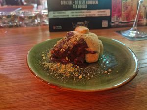 Vegan croissant met chocolade en pistache at Happy Food and Health  in Rotterdam