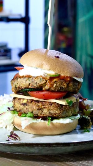 Our Ultimate Burger with our homemade Chedder Cheezzz. It’s almost the same as our Amazing Burger. Except that this is Double the Fun,Double the Flavors,Double the Taste 😌😎 at Happy Food and Health  in Rotterdam