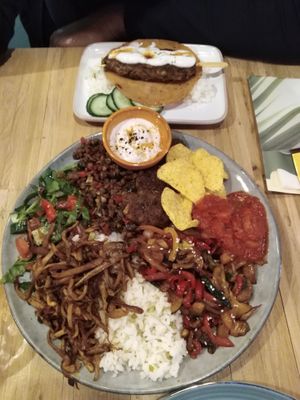 Mixed grill. Eindelijk weer een keer Turks kunnen eten😄vooral de doner van oesterzwammen was geslaagd. Aardige sociale eigenaar.  at Happy Food and Health  in Rotterdam