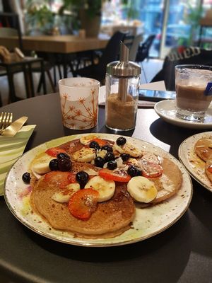 Pancakes with strawberries, banana and blueberries at Happy Food and Health  in Rotterdam