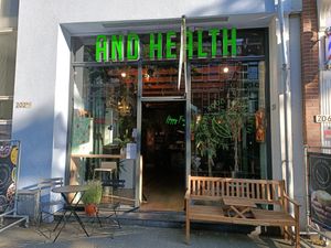 Entrance with a cute terrasse for Sunny tea Time  at Happy Food and Health  in Rotterdam