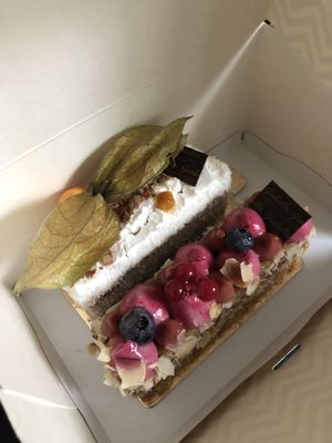 tartes to go (each 6,40€)  at Isabella Glutenfree Pâtisserie - Calwerstr in Stuttgart