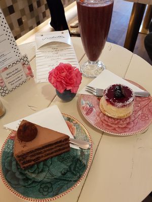 Cute café at Isabella Glutenfree Pâtisserie - Calwerstr in Stuttgart