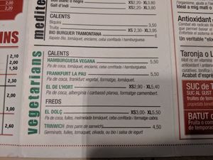 Vegan burger and cold sandwiches at La Pau in Figueres