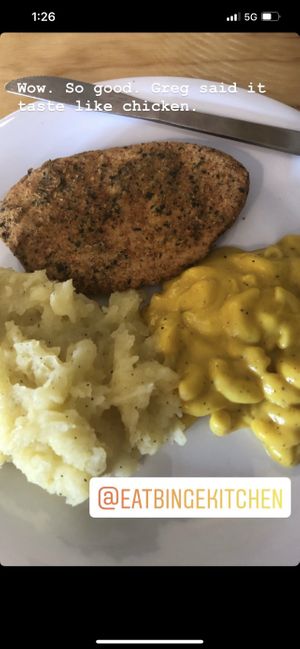Chicken, mashed potatoes and Mac and cheese   at Binge Kitchen in San Antonio