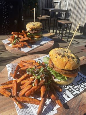 Byron Burger and Vegan Burger (both are actually vegan👌) at Rustik Cafe in Benalla