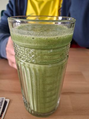 50 shades of green smoothie at Naturo Healthy Food in Sibiu