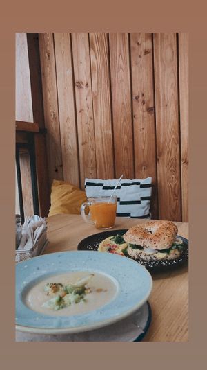 Zupa krem z kalafiora i bajgel z krewetką at Strh Cafe & Gallery in Zakopane