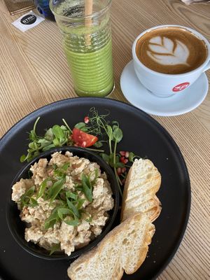 Scrambled Tofu, Green Power Smoothie, Flat White  at Strh Cafe & Gallery in Zakopane