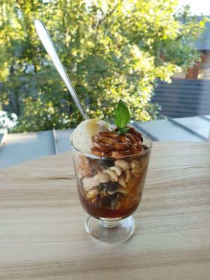 sweet and salty vegan ice cream with lots of nuts and caramel sauce at Strh Cafe & Gallery in Zakopane