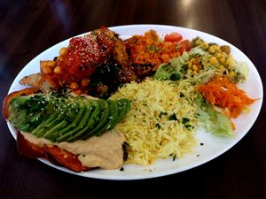 Süßkartoffel-Avocado-Teller at Veggie Liebe in Freiburg