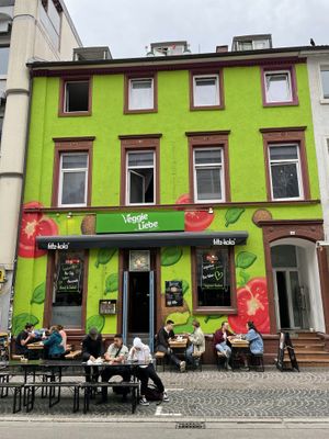 The building with the outdoor seats  at Veggie Liebe in Freiburg