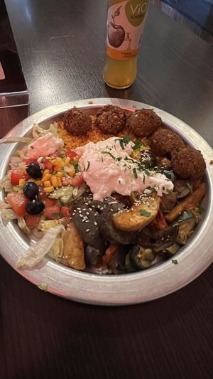 Falafel Teller - 9,90 Euro  at Veggie Liebe in Freiburg