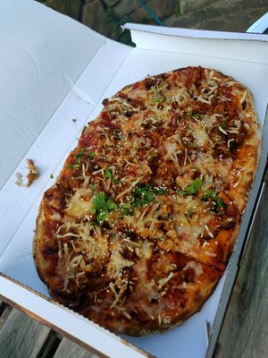 Pinsa Seitan veganer Käse ToGo at Veggie Liebe in Freiburg