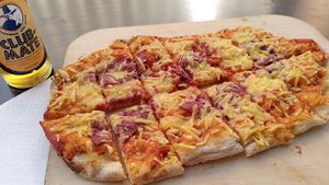 Pinsa mit salami at Veggie Liebe in Freiburg