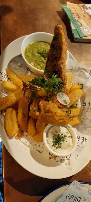 Unreal vegan Tofish and Chips 🤯 at Unity Diner in East London
