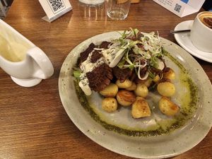 3d printed steak with patatoes and peppercorn sauce at Unity Diner in East London