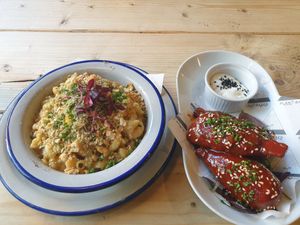 Truffle bacon mac 'n cheese
Gochujang drumsticks at Unity Diner in East London