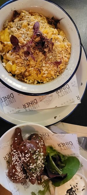 Truffle, bacon mac & cheese with drumsticks at Unity Diner in East London