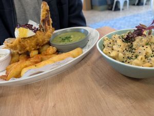 Tofish + lobstr mac at Unity Diner in East London