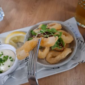 Inside crispy calamari 👀😋 at Unity Diner in East London