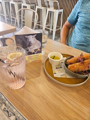 Mozzarella sticks and watermelon lemonade at Unity Diner in East London