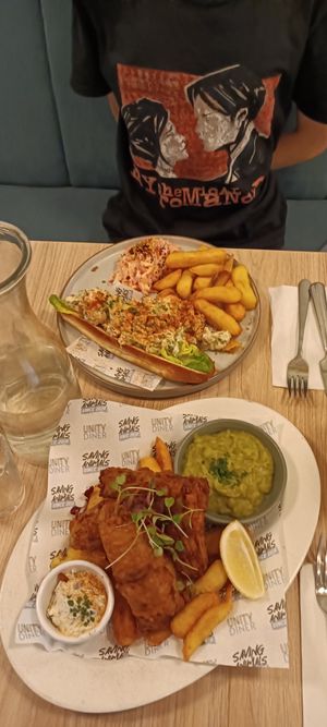 Lobster Roll und Tofish and Chips at Unity Diner in East London