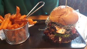 Vegan burger with sweet potato fries at Steiner's Cafe Restaurant Weinbar in Pinsdorf