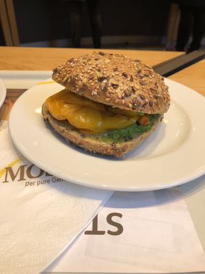 Vegane Körnchen at Bäckerei MOSS in Aachen