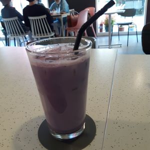 Purple sweet potato latte at Alfreebe - 알프리베 in Goyang