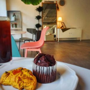 Delicious pumpkin scone and chocolate&banana brownie at Alfreebe - 알프리베 in Goyang