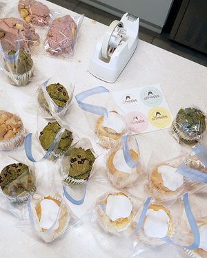 Fresh bakery products (still warm) are being packaged into plastic bags... at Alfreebe - 알프리베 in Goyang