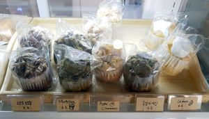 Display of packaged muffins at Alfreebe - 알프리베 in Goyang