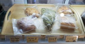 Display of packaged scones at Alfreebe - 알프리베 in Goyang