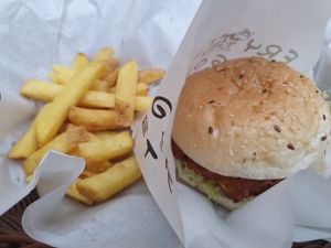 Satay burger at Fryburger Gourmet in Bulle