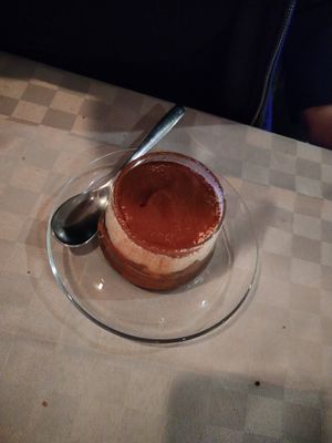 Tiramisù al caramello salato at Shakti Food in Brescia