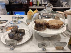 Les desserts 🤤 at Le Botaniste - Schuman in Brussels