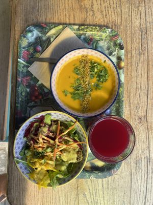 Botanical Salad, Soup of the day, Beet apple ginger juice  at Le Botaniste - Schuman in Brussels
