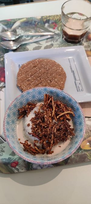 Apple vulcano + PB cookie at Le Botaniste - Schuman in Brussels