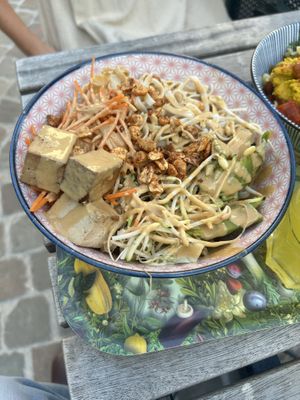 Noodle dish  at Le Botaniste - Schuman in Brussels