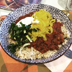 Spicy Chili Sin Carne, those turmeric onions on top are a must  at Le Botaniste - Schuman in Brussels