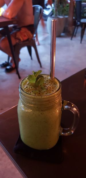 Green machine smoothie at Suka Espresso in Pecatu