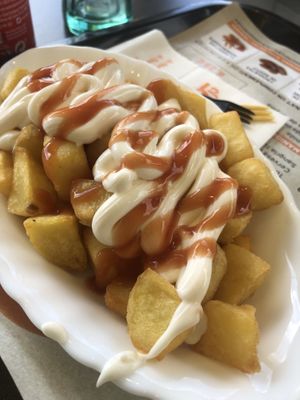 Patatas bravas veganas  at El Farolillo in Manresa