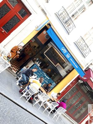 facade at VeganBioBurger in Paris