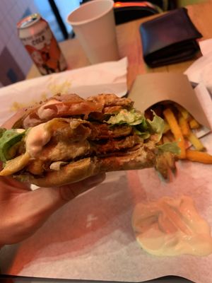 Du cheese & du bacon ! 🥰 at VeganBioBurger in Paris